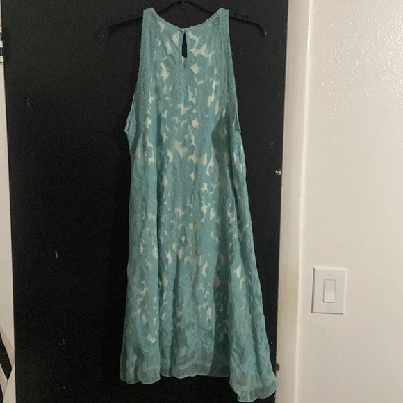 Chelsea & violet dress - Picture 2 of 8